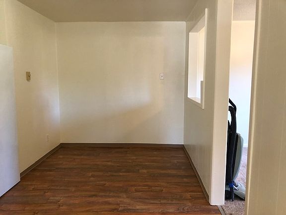 3rd image of 4520 Yakima Ave #B