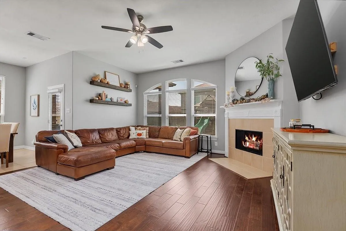 4 bed, 3.5 bath, 3524 sqft, $3,100 — Photo 4