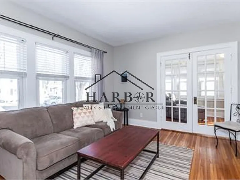 1124 2nd St NW — Photo 4
