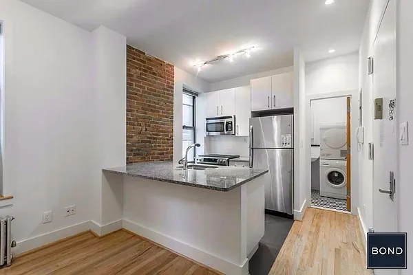 Rented by Bond New York | media 16