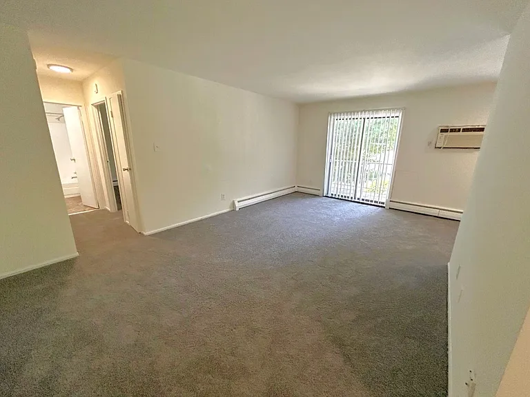 Ridgeway Court Apartments — Photo 12