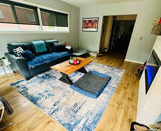 3rd image of 208 Surrey Rd