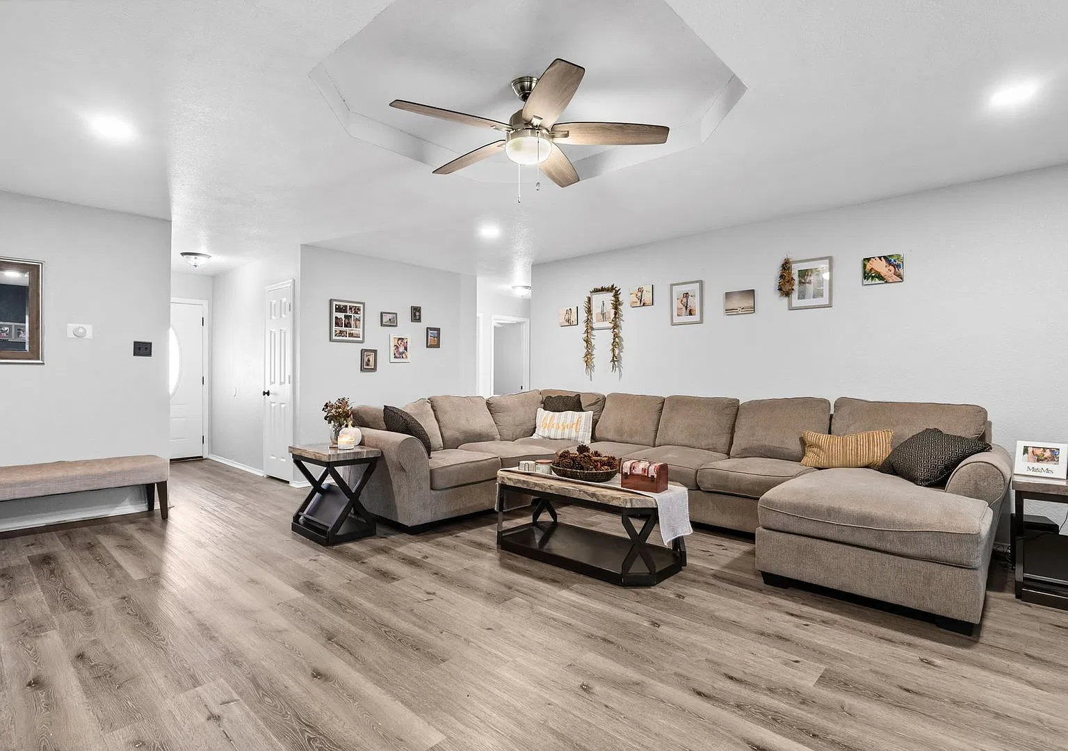 Beautiful home in available June 1st — Photo 2