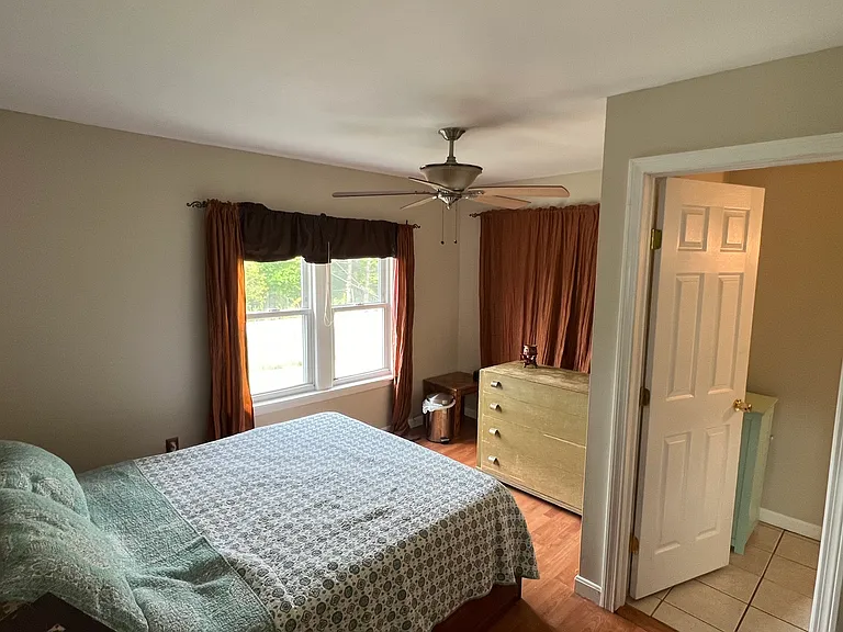 327 Malletts Bay Ave #A — Photo 7