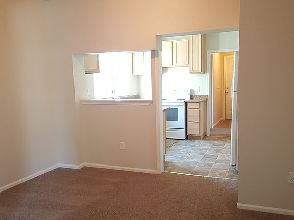 3rd image of 1031 4th St APT B