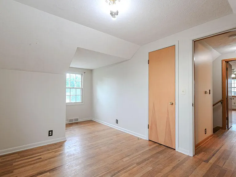 8209 Hillside Dr — Photo 24
