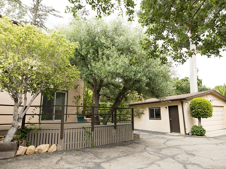 2604 Foothill Rd — Photo 62