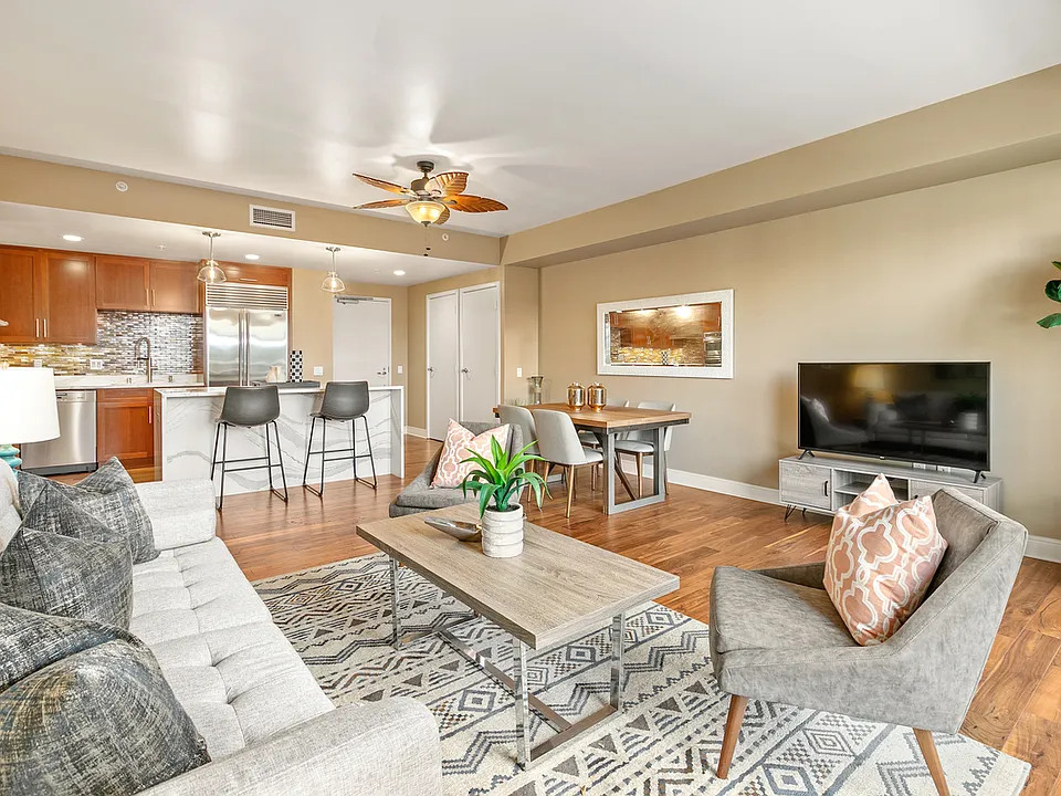 645 Front St #604