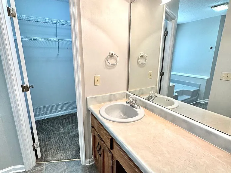 205 Oak Bluff Dr — Photo 32