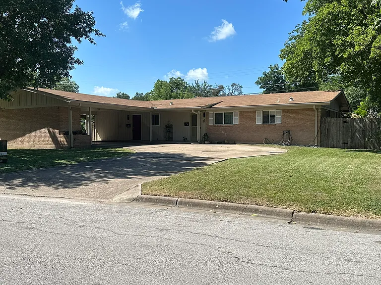 2201 Lanier Dr #B — Photo 2