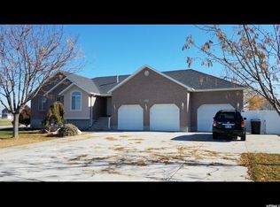 2394 N 3000 W, Clinton, UT 84015