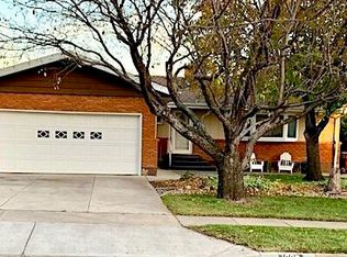 1005 W Highland Acres Rd, Bismarck, ND 58501