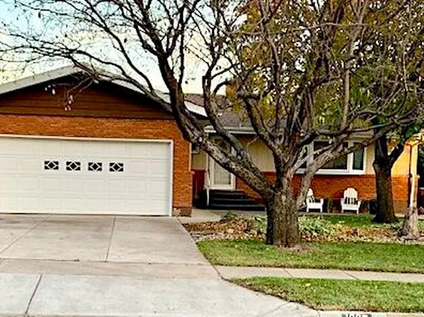1005 W Highland Acres Rd, Bismarck, ND 58501