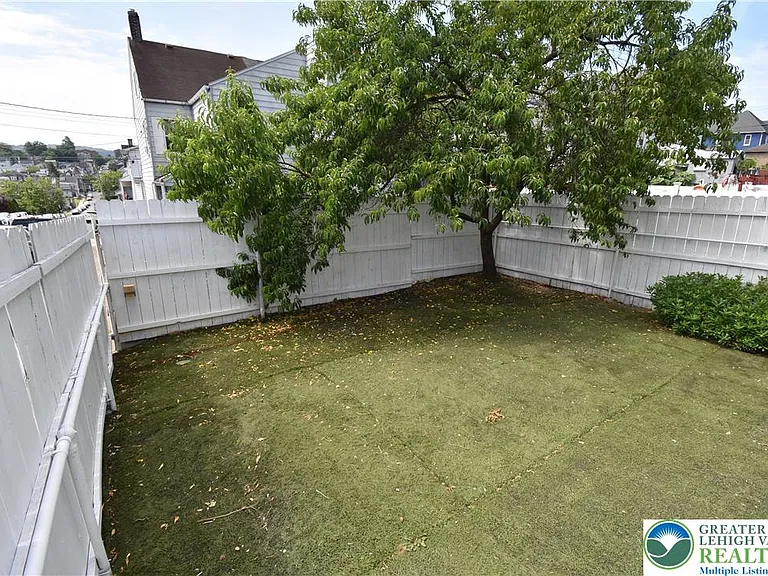204 N 9th St — Photo 41