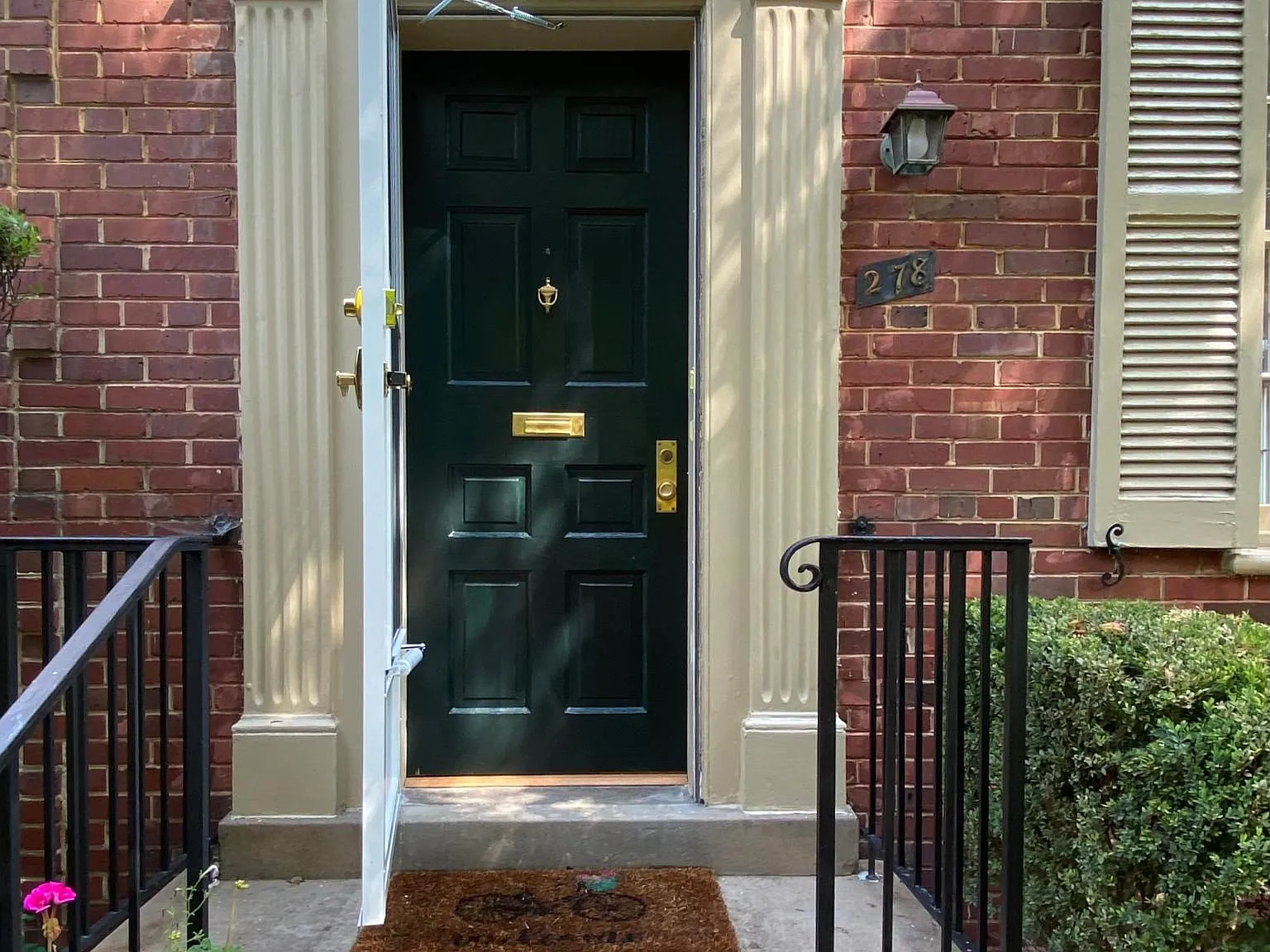 1030 S Barton St — Photo 2