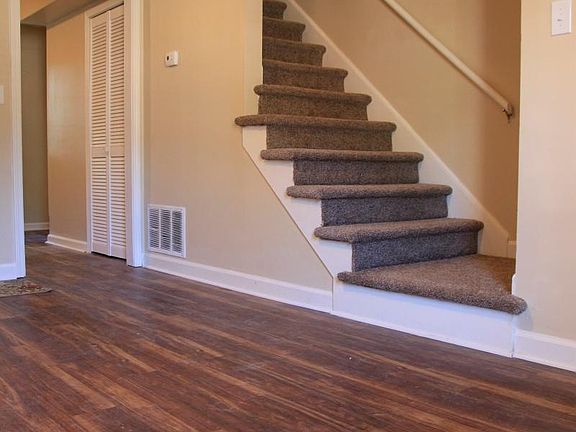 Living room & stairs to 2nd floor
