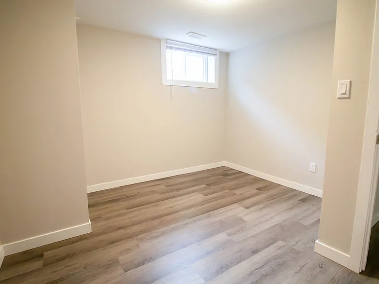 121 Golden Blvd W — Photo 18