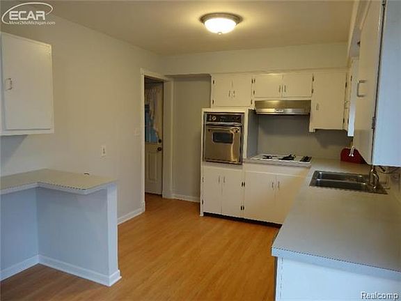 4th image of 8324 E Lippincott Blvd