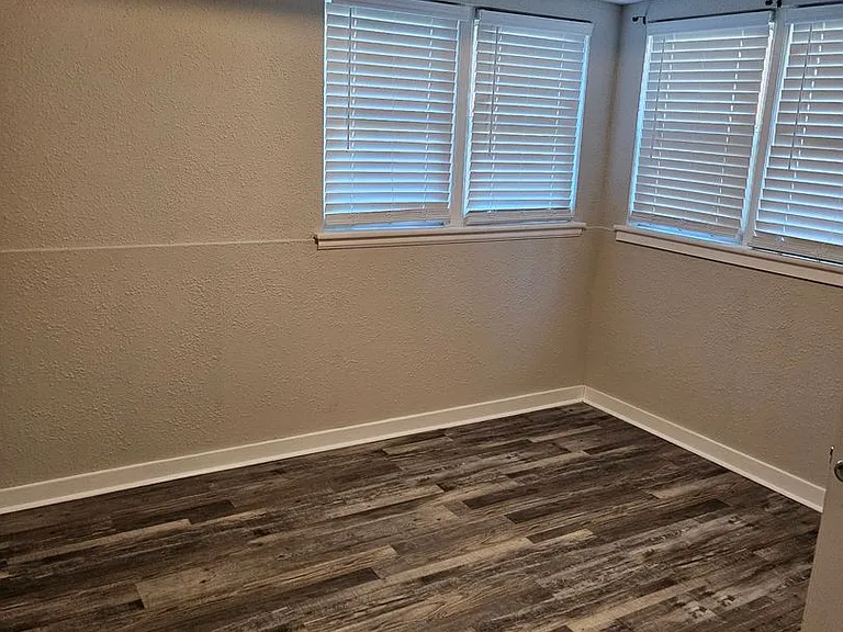 1111 Lincoln Ave — Photo 6