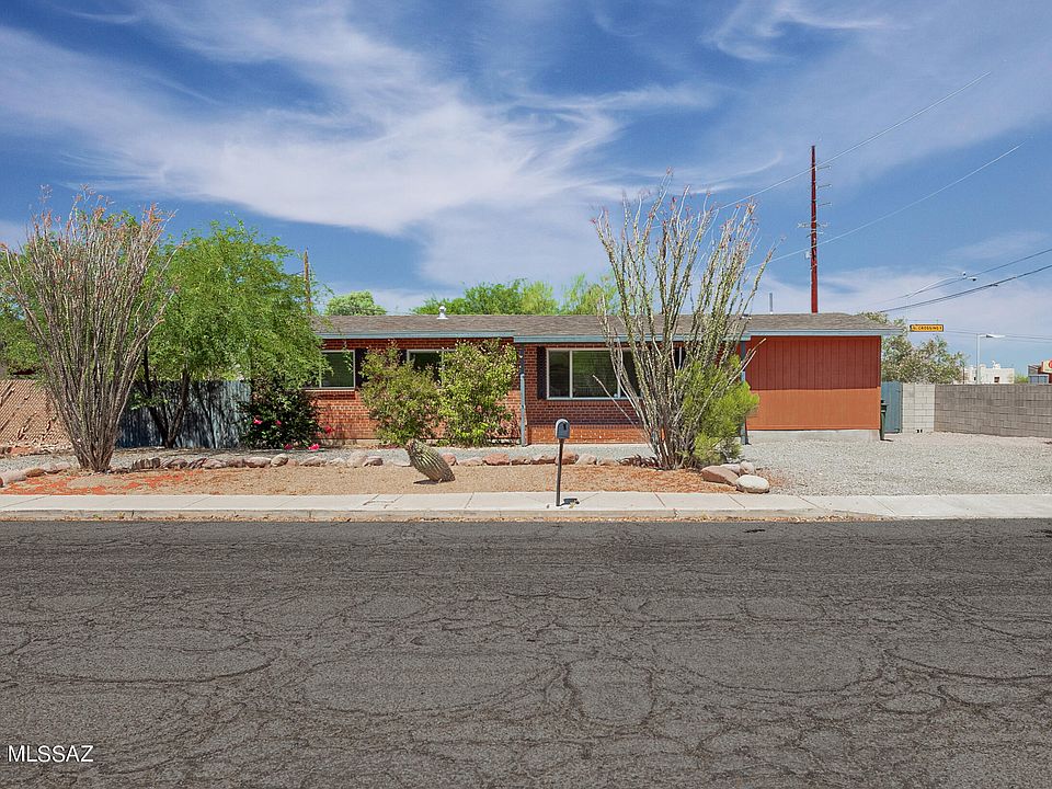 1st image of 2325 N Flores Dr