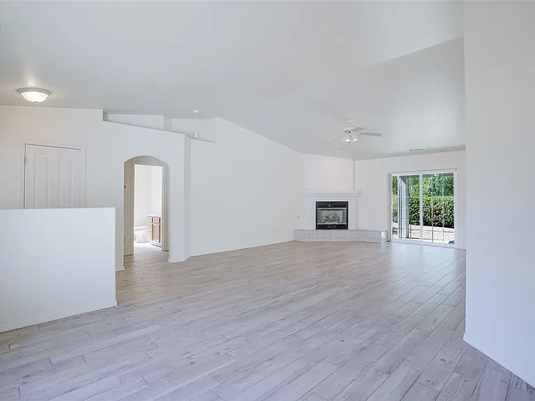 379 Badger Ct — Photo 7