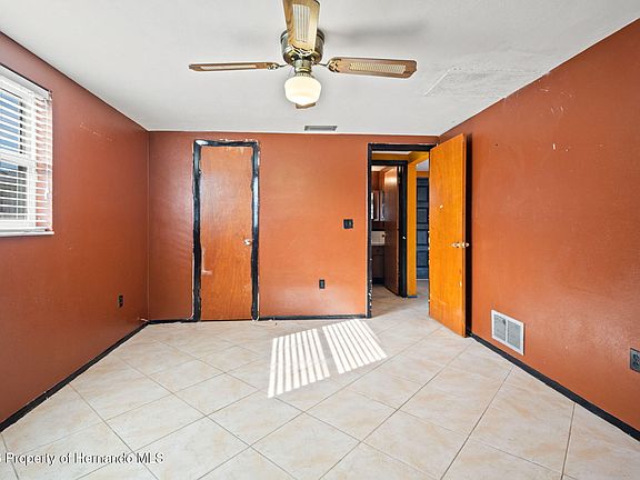 3rd image of 11200 Tamarix Ave