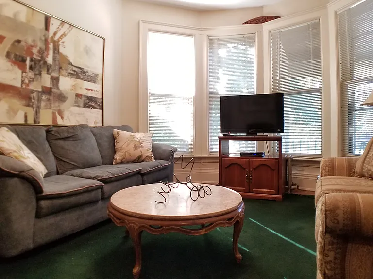 Doctors Guest House on Richmond with Co-Living Space — Photo 7
