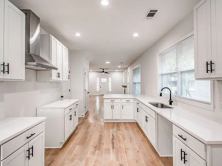 1825 Young Ave — Photo 11