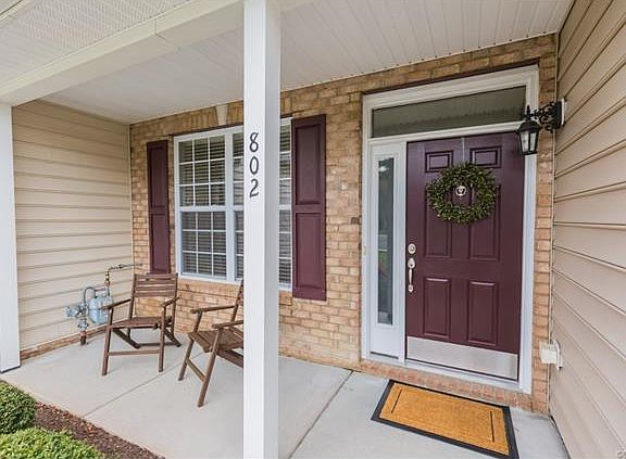 2nd image of 802 Parkland Pl