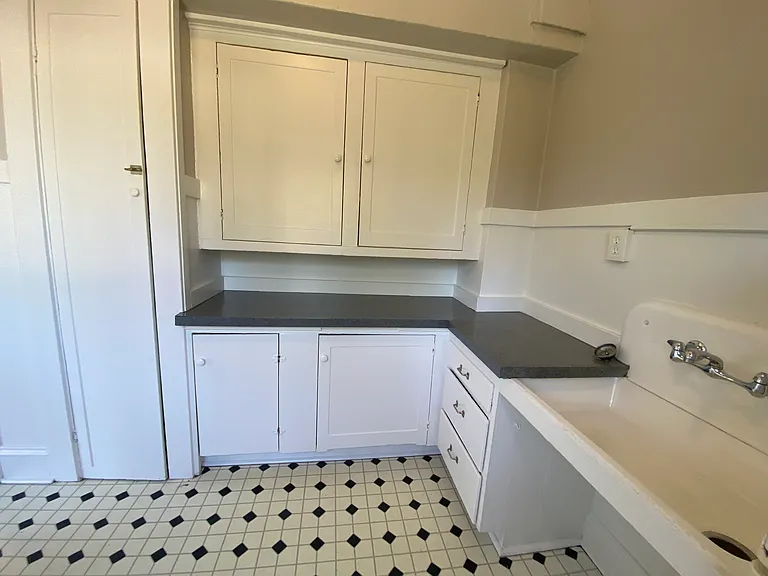 2345 NE Sandy Blvd #20 — Photo 7