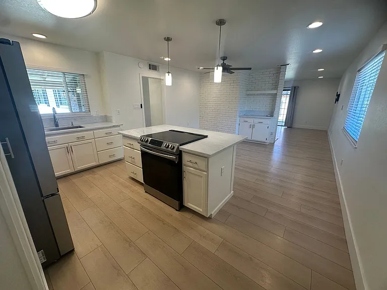 9101 Rosewood Dr — Photo 10