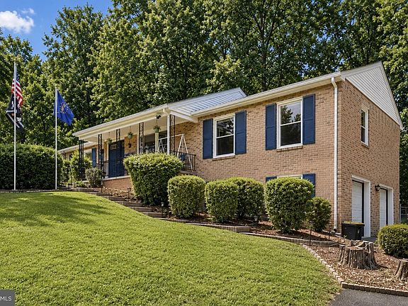 2nd image of 1015 Bailey Ct