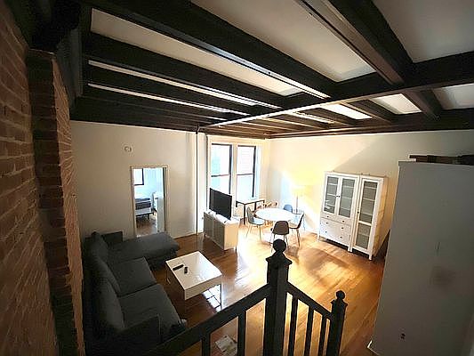 5th image of 328 W 77th St APT 4