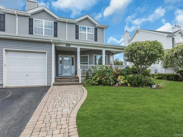 140 Rivendell Court, Melville, NY 11747