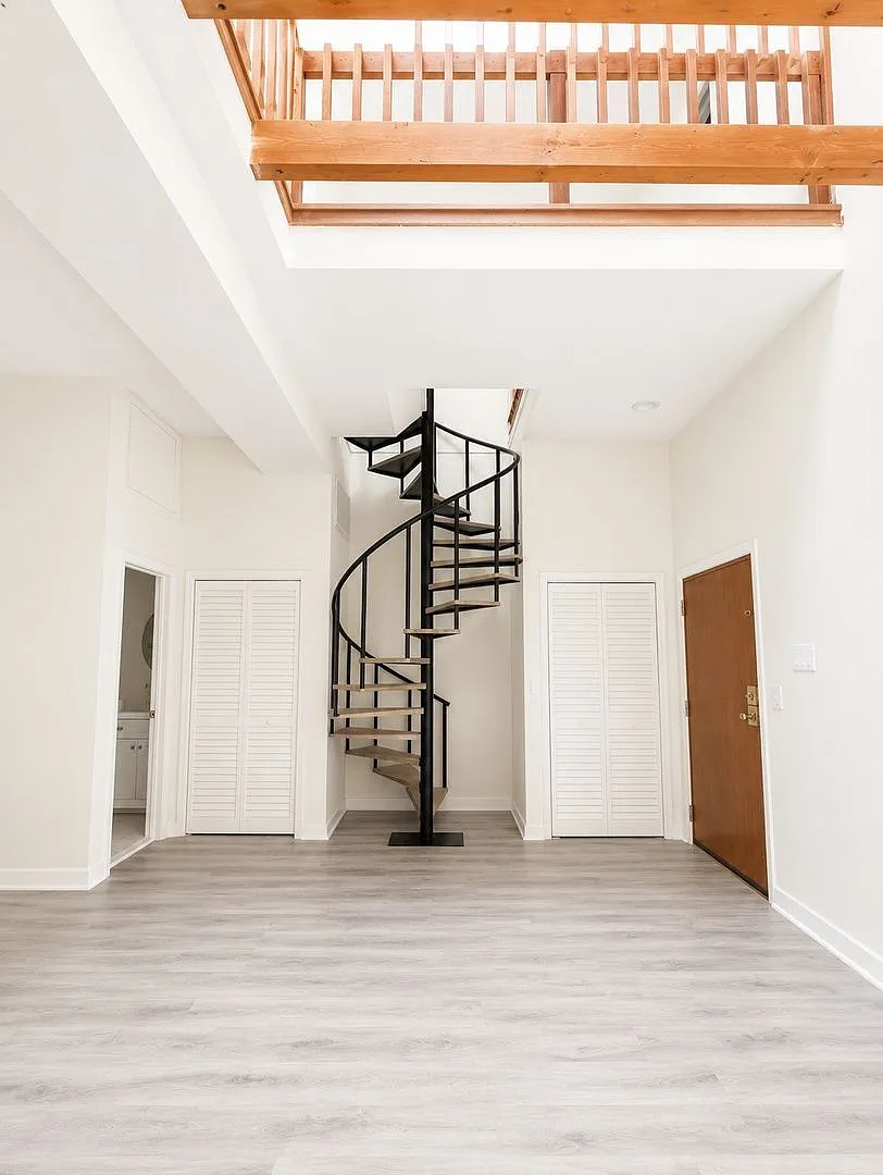 1 bed, 1.5 bath, 1000 sqft, $2,395 — Photo 2