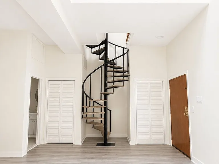 235 King St #2 — Photo 2