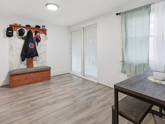 4th image of 204 E 5th St