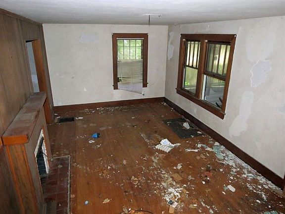 2nd image of 56 W Hudson Ave