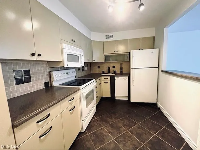 12700 Lake Ave #608 — Photo 13