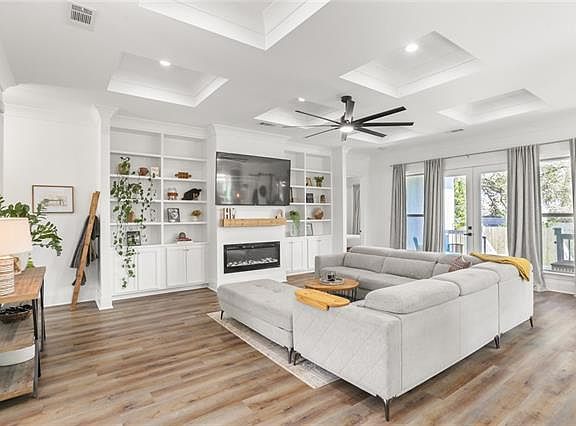 4th image of 2909 Decomine Dr