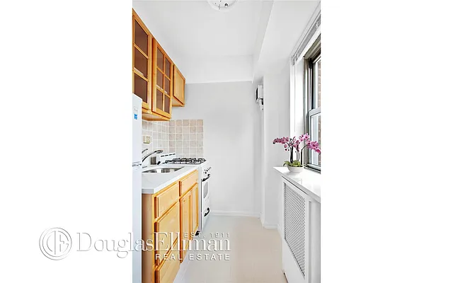 Sold by Douglas Elliman | media 3