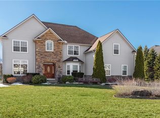 462 Cedarwood Rd, Avon Lake, OH 44012