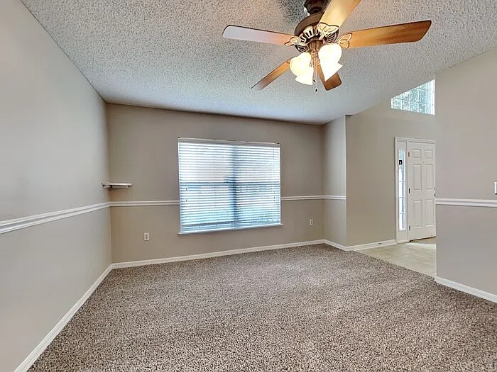 3 bed, 3.0 bath, 2395 sqft, $1,995 — Photo 3