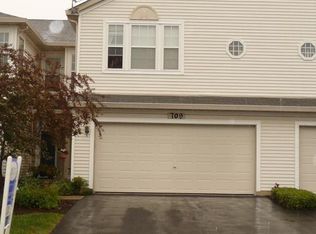 709 Valley View Ct, Aurora, IL 60502