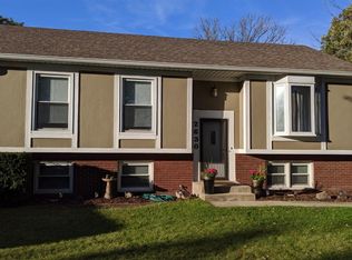 2630 Crowsnest Dr, Hobart, IN 46342