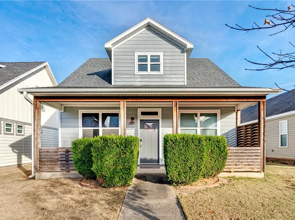 2028 S Florida Way, Fayetteville, AR 72701