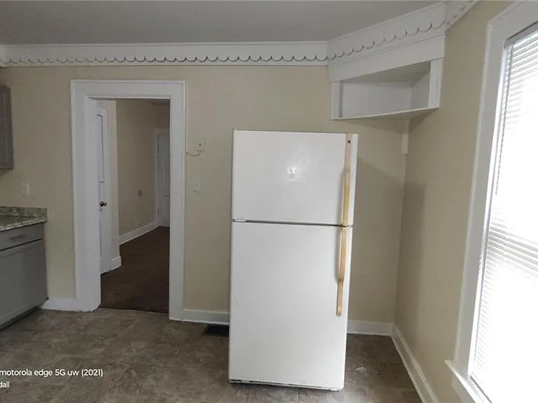 1131 W High St — Photo 9