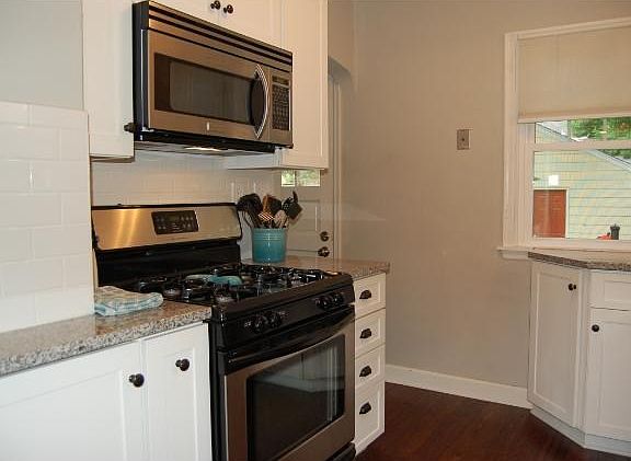 5th image of 402 Saratoga St S