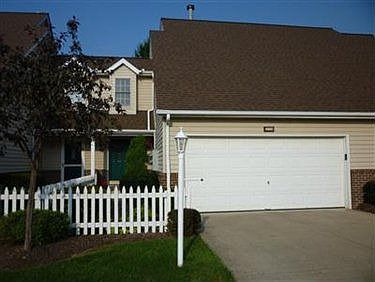1st image of 4861 Hawthorn Ln #19