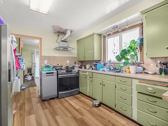 3rd image of 13025 SE Harold St